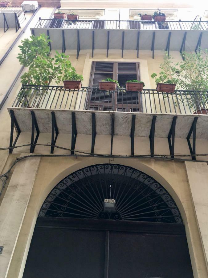 Casa Tea: Nel Cuore Del Centro Storico 巴勒莫 外观 照片